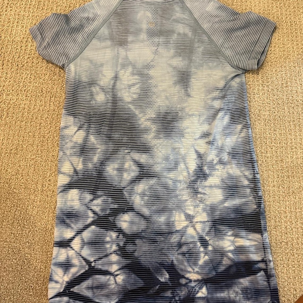 lululemon athletica Blue Tie-Dye Short Sleeve Tee